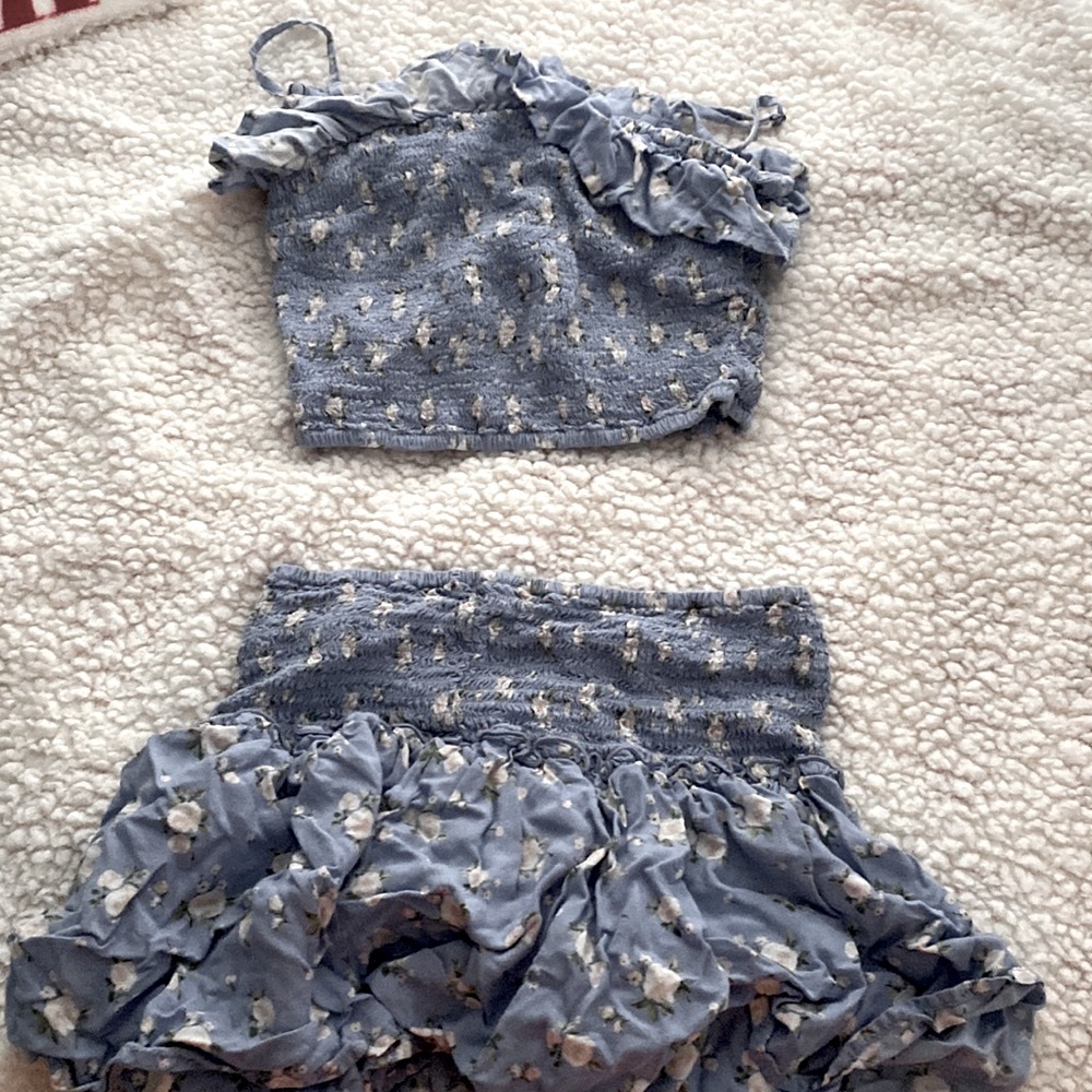 Hollister two peice floral summer set!